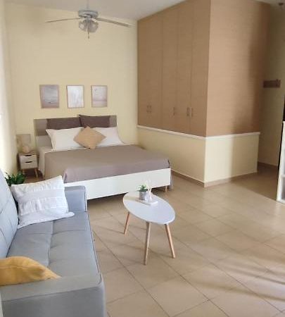 Nicol'S Apartment แอร์มูโปลี ภายนอก รูปภาพ