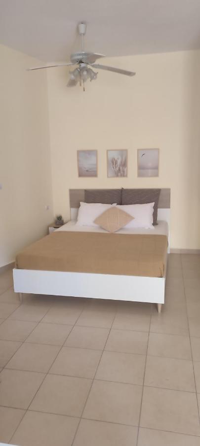 Nicol'S Apartment แอร์มูโปลี ภายนอก รูปภาพ